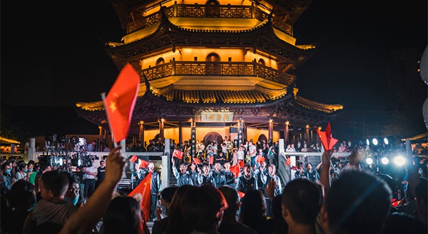 燃！快閃唱響《我和我的祖國》，國慶小長假樂游里運河！