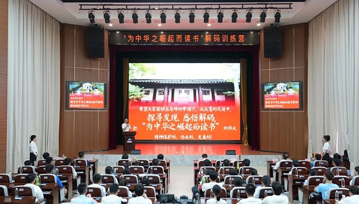 循大鸞足跡，展青春宏愿！