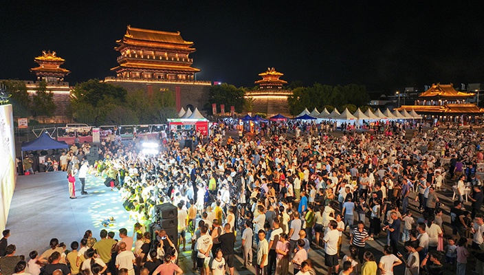 “夜經(jīng)濟”點燃煙火氣，市民樂享“文旅盛宴”